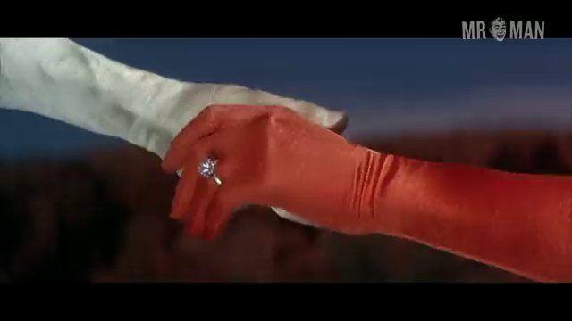 Guy Pearce Nude in The Adventures of Priscilla, Queen of the Desert. Butt, Sexy, Underwear, bulge, shirtless. 1906