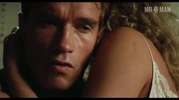 Arnold Schwarzenegger Naked as Douglas Quaid/Hauser. Butt, Shirtless, Straight. 1995