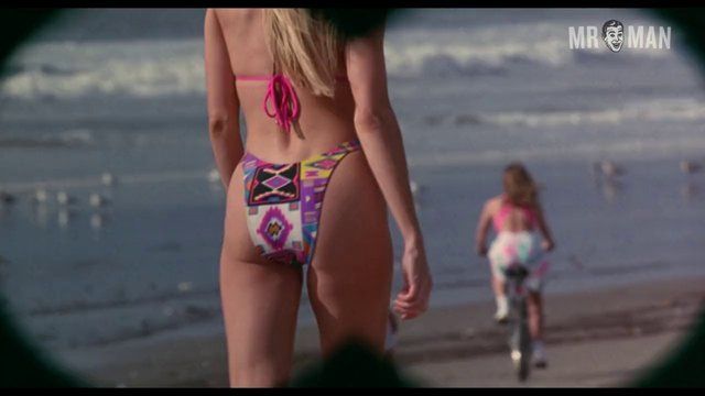 Sexiest Scenes of Crawl from Son in Law. Bathing Suit, Shirtless, butt. 18173