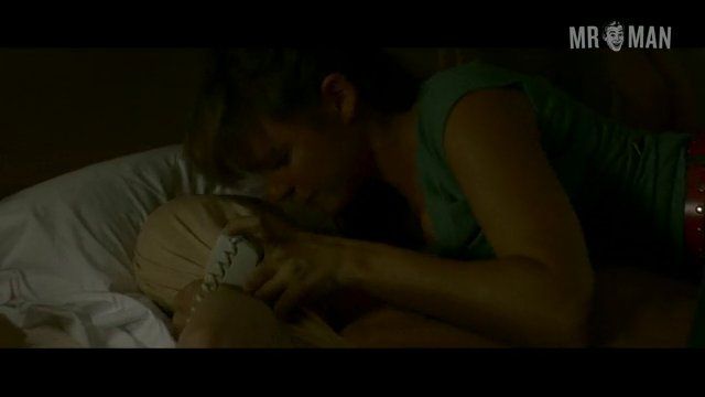Sexiest Scenes of Frankie Ballenbacher from Alpha Dog. Shirtless, Straight, sexy. 287