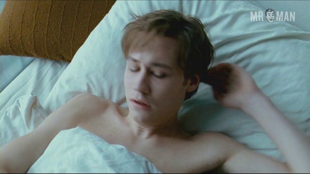 David Kross Naked as Young Michael Berg. Balls, Butt, Penis, Sexy, Shirtless, bathing suit, straight. 5187