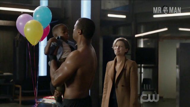 Arrow's Sexiest Scenes with David Ramsey. Shirtless, sexy. 17112