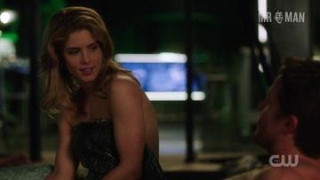 Stephen Amell in Arrow (2012-2019) Shirtless Sexy Shirtless 19718