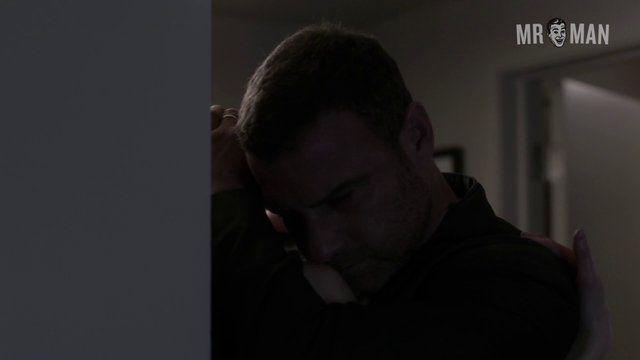 Sexiest Scenes of Ray Donovan from Ray Donovan. Sexy, Straight, butt, shirtless. 10163