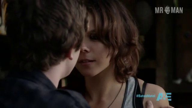 Hottest Freddie Highmore Scene in Bates Motel. Shirtless, Straight, bathing suit. 4772