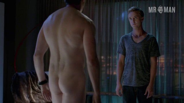 Steven Weber Nude as Bill Wilkerson. Butt, Shirtless, underwear. 6314