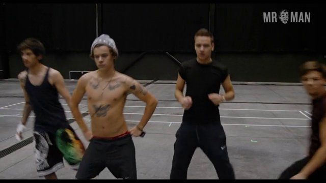 Hottest Zayn Malik Scene in One Direction: This Is Us. Sexy, Shirtless, bulge, underwear. 6218