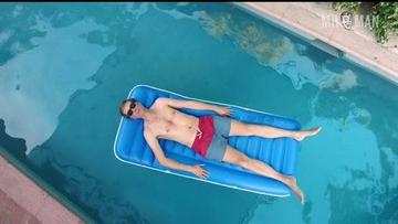 Stephen Merchant in Hello Ladies: The Movie (2014) Bathing Suit Shirtless Bathing Suit Sexy 7405