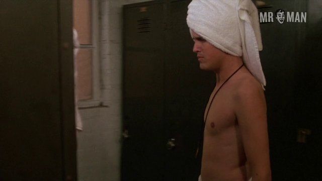 Hottest Cameron Dye Scene in Men at Work. Shirtless. 10694