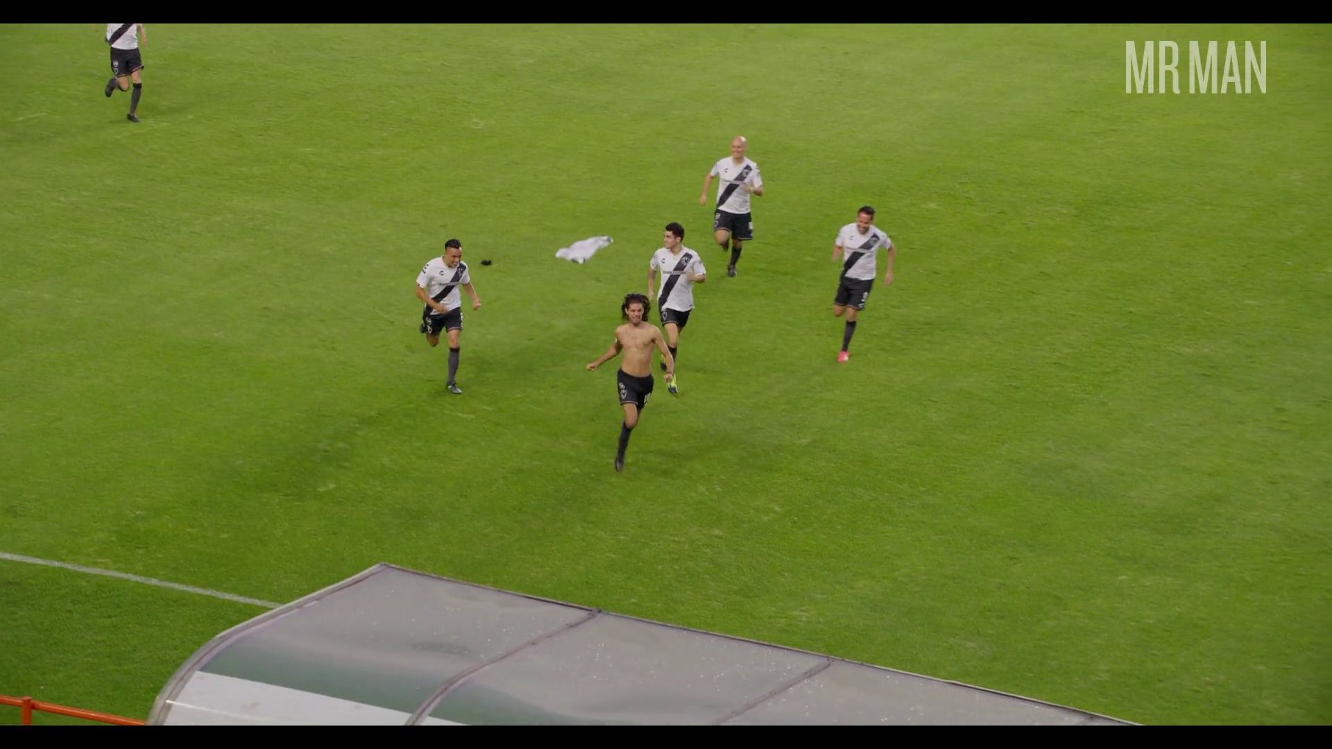 Club de Cuervos's Sexiest Scenes with Alosian Vivancos. Shirtless, balls, bathing suit. 30192