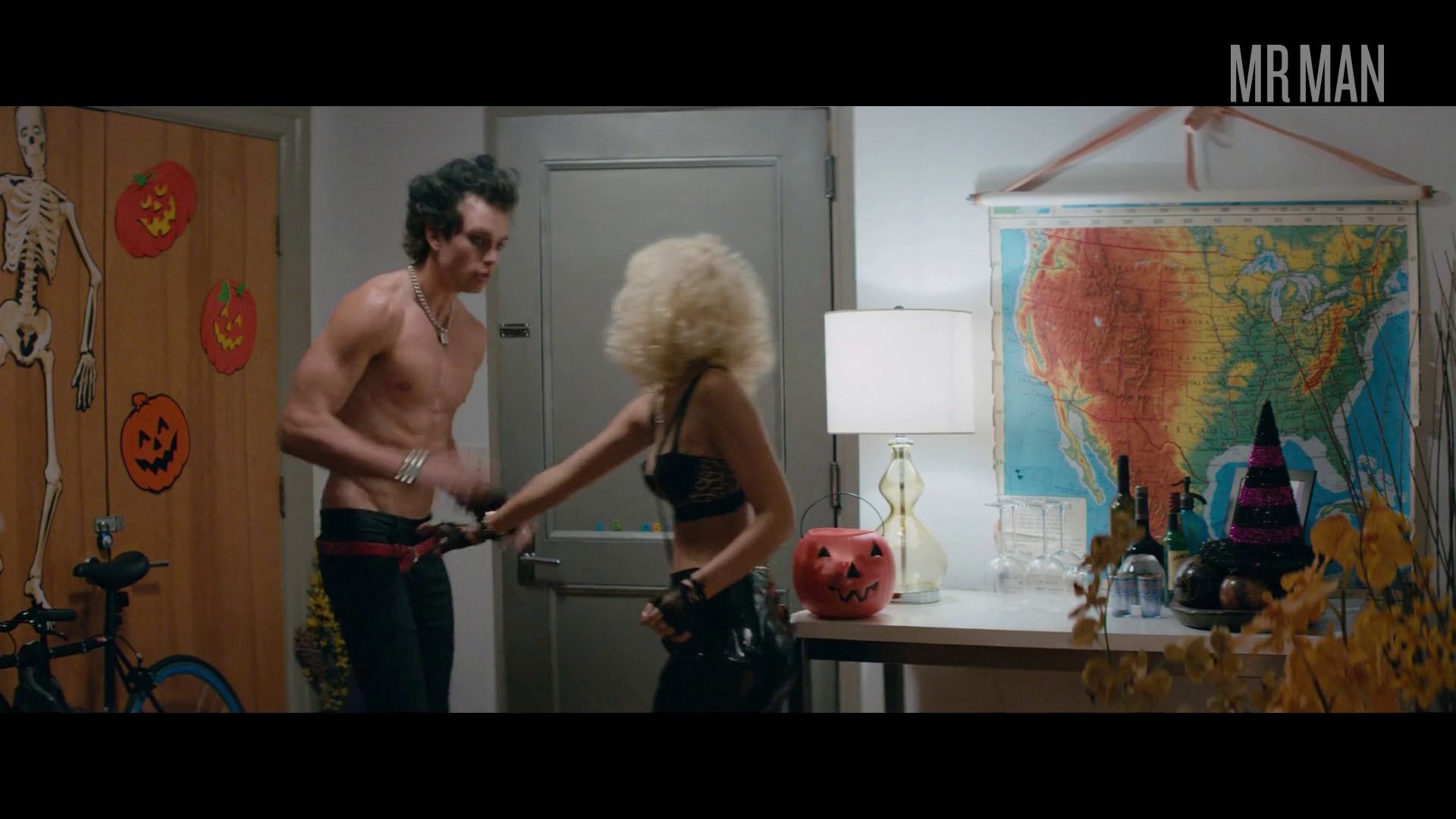 Sexiest Pierson Fode Scene in Naomi and Ely's No Kiss List. Shirtless, gay, sexy. 11245