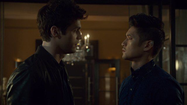 Sexiest Matthew Daddario Scene in Shadowhunters. Gay, sexy, shirtless. 20323
