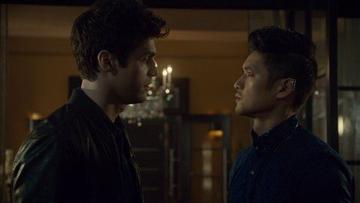 Matthew Daddario, Harry Shum Jr. in Shadowhunters (2016-2019) Gay Gay Sexy 20323