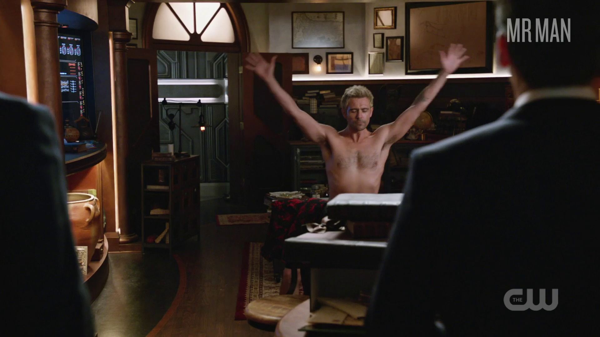Hottest Matt Ryan Scene in Legends of Tomorrow. Shirtless. 28004