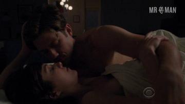 Aaron Tveit in BrainDead (2016) Shirtless Shirtless Straight 15949