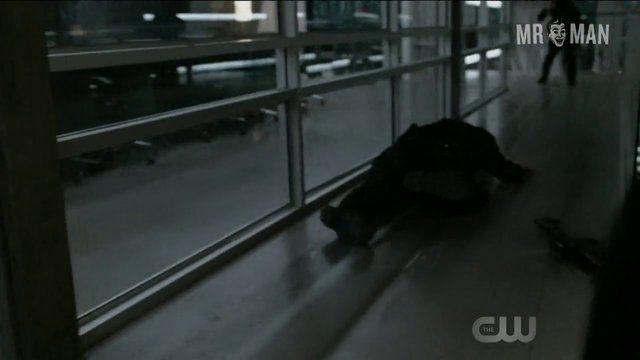 Hottest Chris Wood Scene in Supergirl. Shirtless. 16748