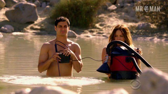 Sexiest Scenes of Walter O'Brien from Scorpion. Shirtless. 17759