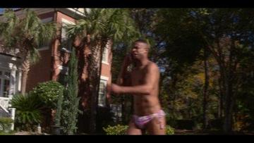 Marlon Wayans in Naked (2017) Bathing Suit Shirtless Bulge Bathing Suit Bulge 21065