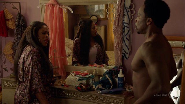 Harold Perrineau Naked in Claws. Butt, Shirtless, bulge, sexy. 20779