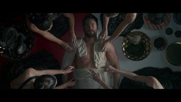 Chris Hemsworth in Thor: Ragnarok (2017) Shirtless Sexy Shirtless 22072