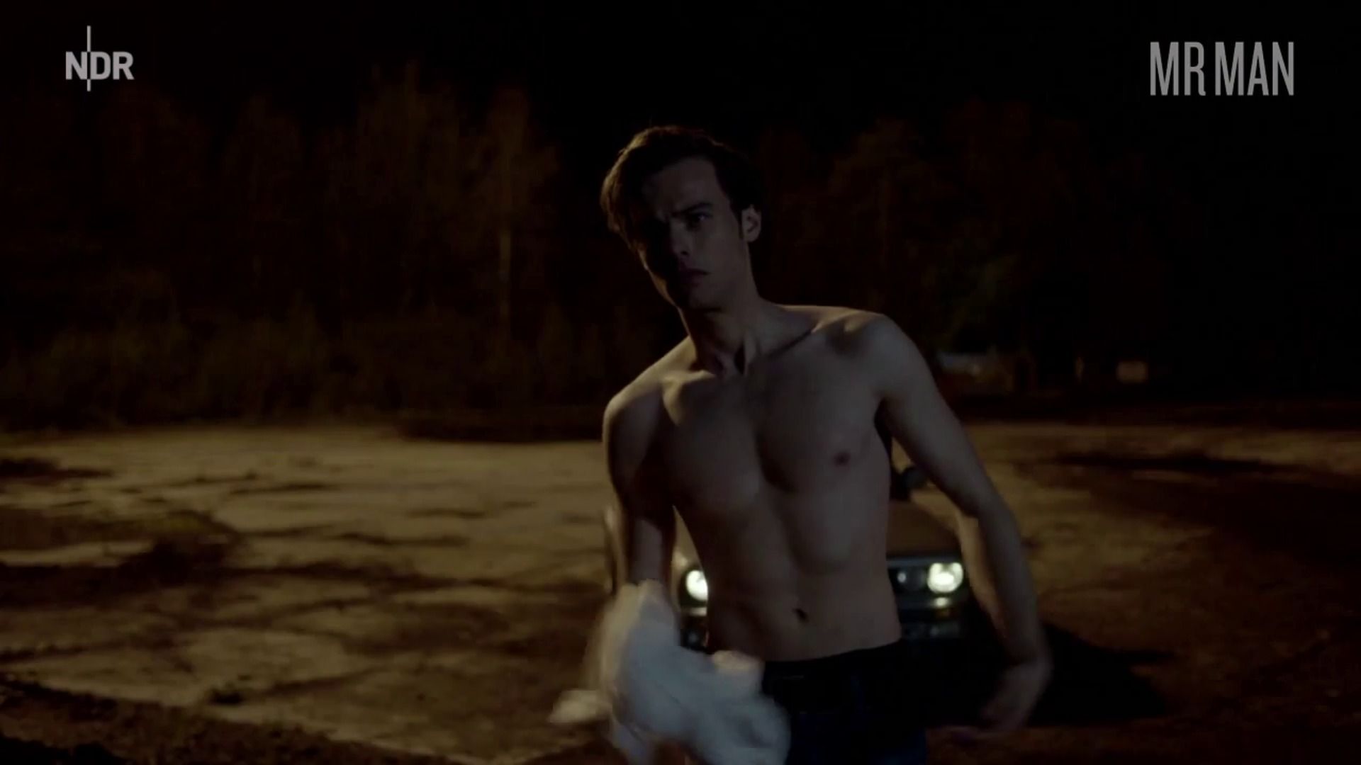 Tom Gronau Nude as Leo. Bulge, Butt, Shirtless, Underwear, sexy. 27218