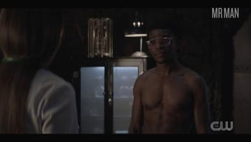 Camrus Johnson in Batwoman (2019-2022) Shirtless Sexy Shirtless 66315