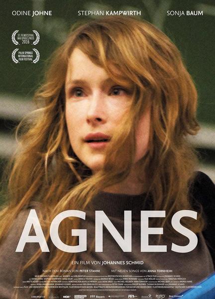 Agnes Butt Shirtless 6856