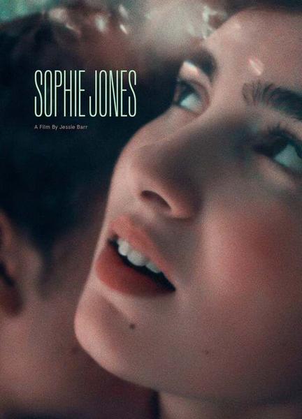 Sophie Jones Butt Shirtless 19605