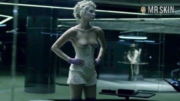 Emily Blunt is the Girl on the T&A Train! Emily Blunt Elliott Page Evan Rachel Wood Angela Sarafyan Jackie Moore 1853