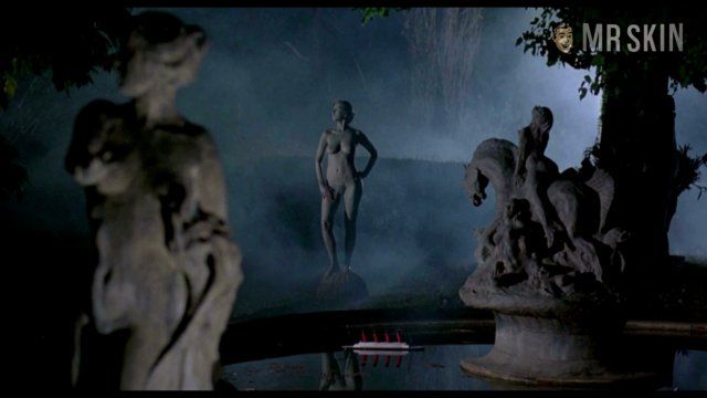 Elle Macpherson Nude as Sheela. Breasts, Butt, Bush, full frontal. 174068