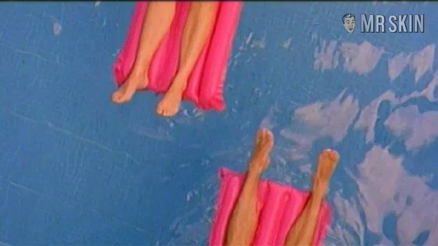 Georgia Mackenzie in Greenwich Mean Time (1999) Bikini Bikini Underwear 181094