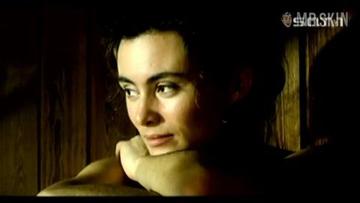 Idil Üner in Spuren im Eis - Eine Frau sucht die Wahrheit (2000) Breasts Breasts Sexy 179541