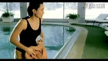 Idil Üner in Spuren im Eis - Eine Frau sucht die Wahrheit (2000) Sexy Breasts Sexy 200134