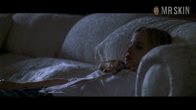 Mena Suvari in American Beauty (1999) Breasts Breasts Sexy 173708