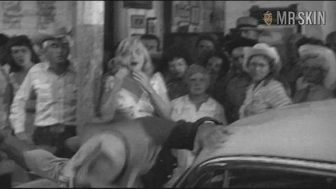 Marilyn Monroe Nude as Roslyn Taber. Breasts, bikini, sexy. 188906