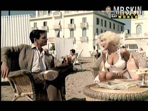 Hottest Sabrina Ferilli Scene in Americano rosso. Sexy, breasts. 183548