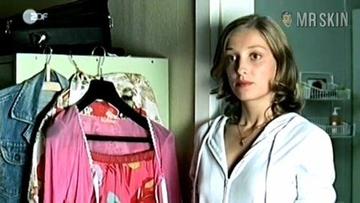 Michou Pascale Anderson in Vertrauen ist alles (1999) Breasts Breasts Butt 187298