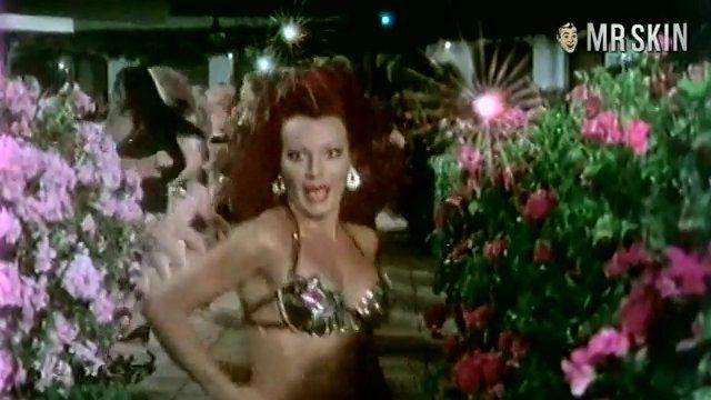 Iris Chacón in La mujer es un buen negocio (1977) Thong Bikini Sexy 195750
