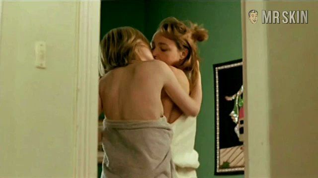 Isabelle Carr in Eros thérapie (2004) Breasts Butt Lesbian Breasts Bush 196890