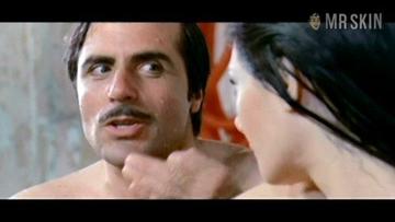 Edwige Fenech in La signora gioca bene a scopa? (1974) Breasts Breasts Butt 194635