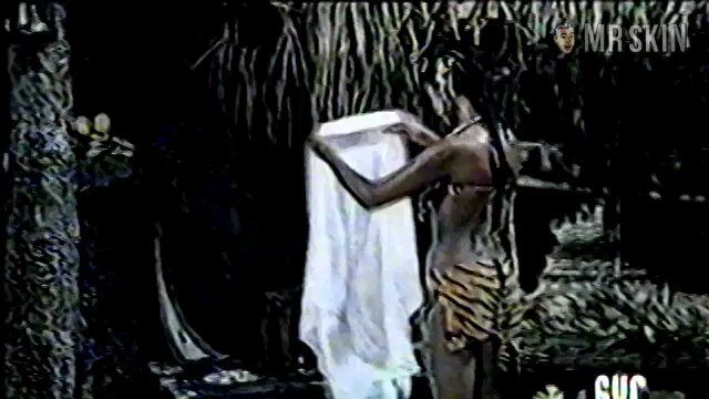 Zeudi Araya Nude in Mr. Robinson. Butt, breasts, bush. 190756