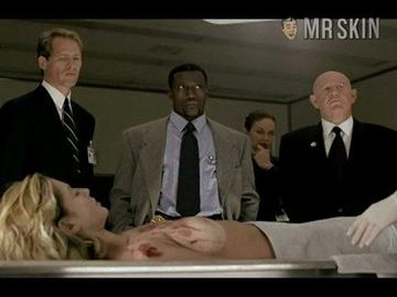Mary Moore in Murder at 1600 (1997) Breasts Breasts 203662
