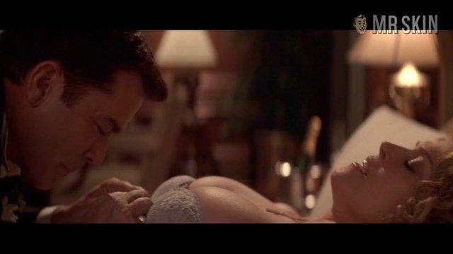 Hottest Sigourney Weaver Scene in Heartbreakers. Sexy, underwear. 194822