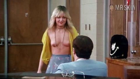Linnea Quigley Nude as Dolores. Breasts. 180722