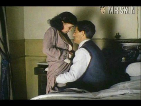 Sexiest Scenes of Carmela from ¡Ay, Carmela!. Sexy, breasts. 187019