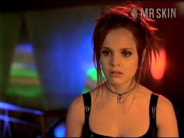 Mena Suvari in Loser (2000) Underwear Sexy Underwear 194783