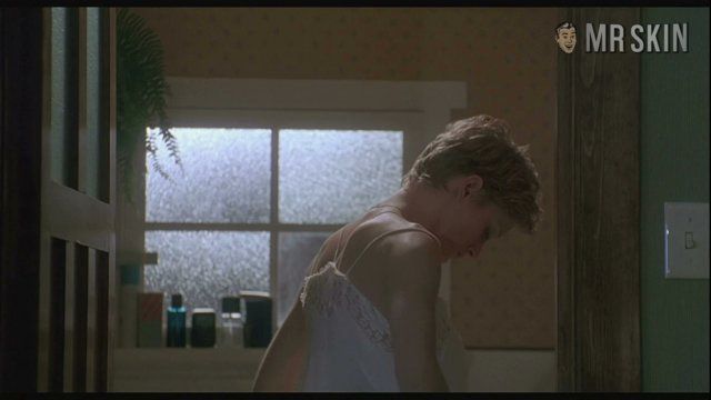 The Arrival's Sexiest Scenes with Teri Polo. Sexy. 177780