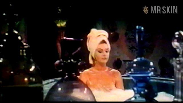 Sylva Koscina Nude in Kampf um Rom I. Breasts, sexy. 175246