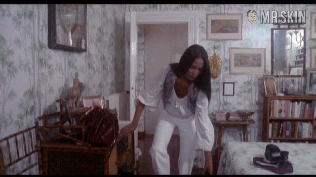 Ely Galleani Nude as Susan Towers. Breasts, Butt, Bush, lesbian. 190316