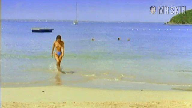 Vanessa Gravina in Les gens en maillot de bain ne sont pas (forcément) superficiels (2001) Breasts Breasts 185229